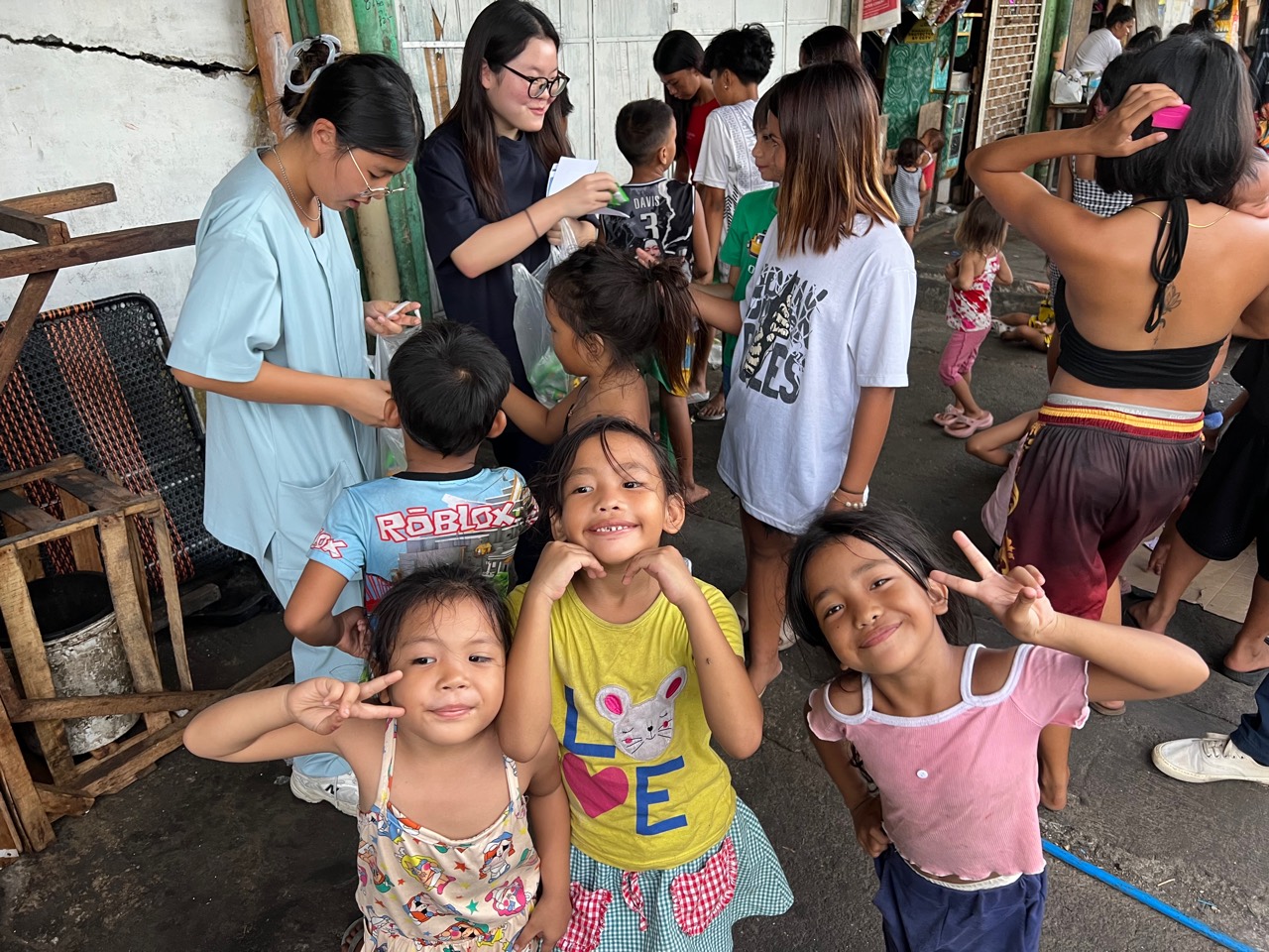Community members during the Cebu outreach activity